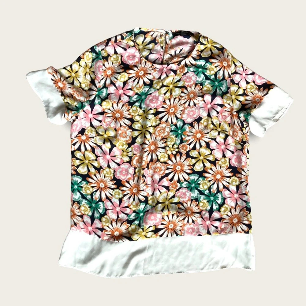 EUC Banana Republic short sleeve daisy pattern blouse size Small